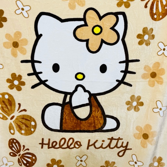 Hello Kitty Butterflies & Florals Printed Fleece Throw Blanket (Brown) - Picture 2 of 4